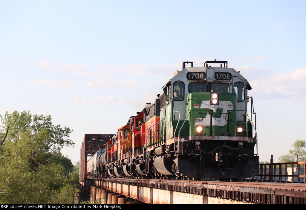 BNSF 1706